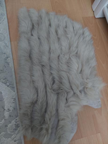 Kapucňa z pravej kozusiny, 