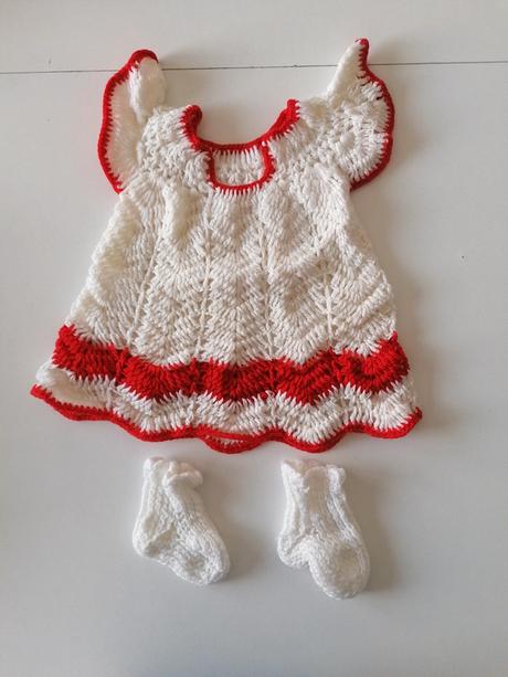 Háčkované šaty, 74