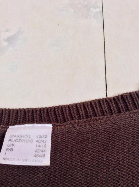 Cvernový sýtohnedý pulóver, l