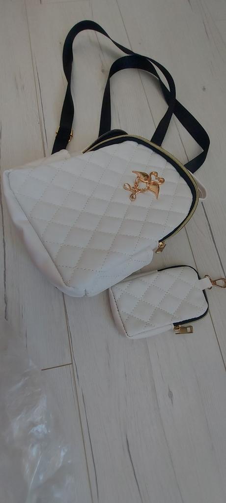 Malý baťoh s kapsičkou (nepoužitý-vhodny ako dar),