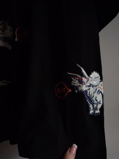 Tričko s dinosaurom, 140