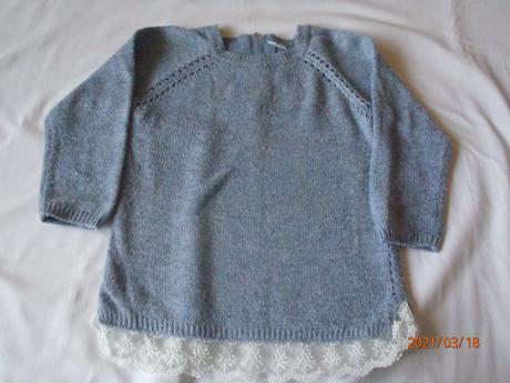 Bledomodrý pulover s čipkou, f&f,104