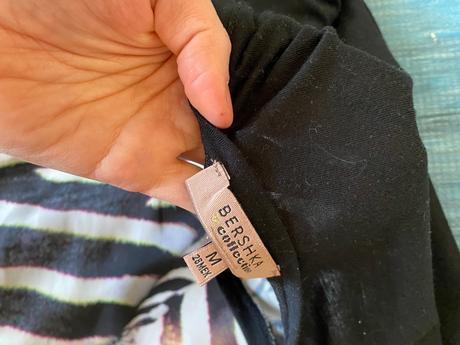 Bershka tričko krátky rukáv, padavé, s