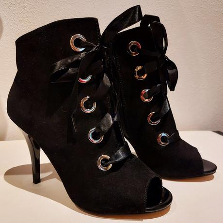 Krásne elegantné topánky, 37