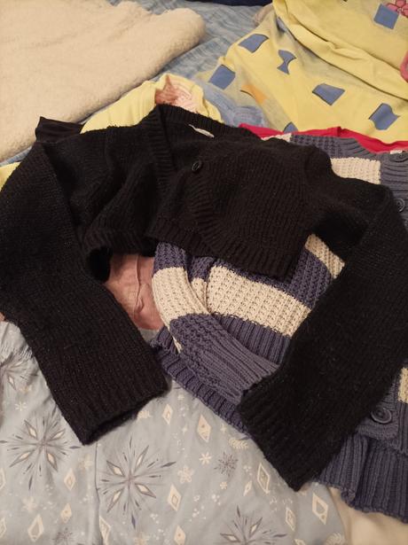 Balík veci dievča veľ.128 už aj s poštou 21 ks, 122–134