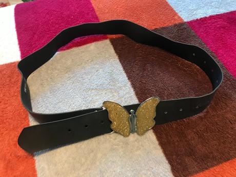 Opasok kozenkovy s motylikom, dlzka cca 101 cm,,