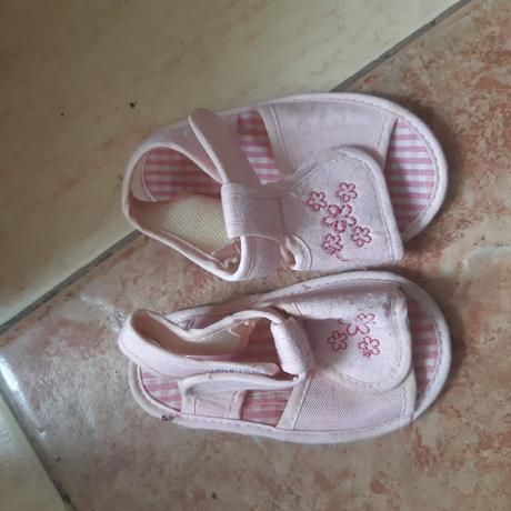 Dievčenské capacky sandlkove, 18