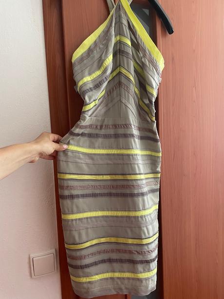 Extravagantné saty s pásikmi na chrbte, 38