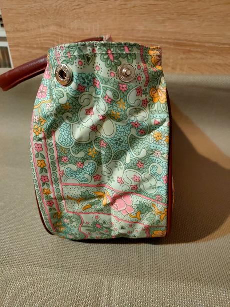 Stredná kabelka do ruky,