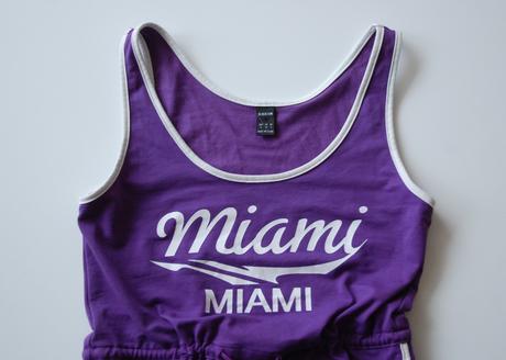 Športový fialový overal s nápisom miami shein, s