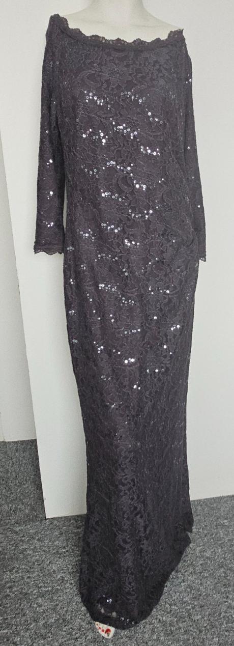 Spoločenské šaty, 42