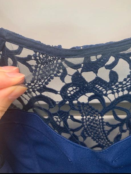 Tmavomodré krajkové šaty zn. ozeta, 38