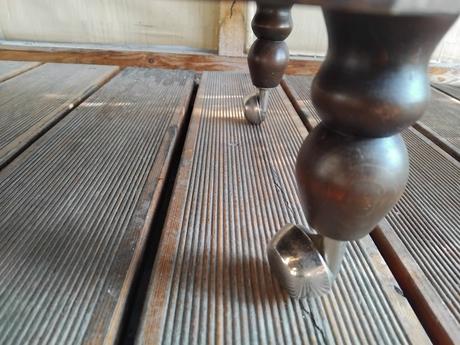 Stary dreveny stolik,