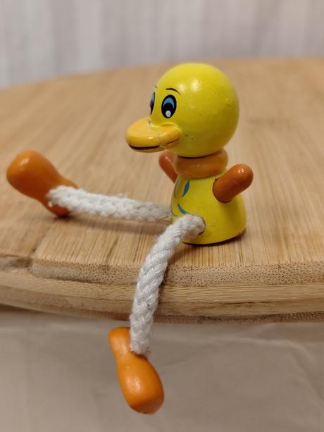 Retro drevený káčer, šnúrkové nohy, 6,5 cm,