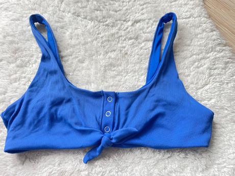 Modry rebrovany vrch plaviek, new yorker