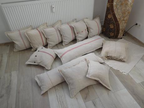 Vankúše menšie , vačšie, podlhovasté,, 