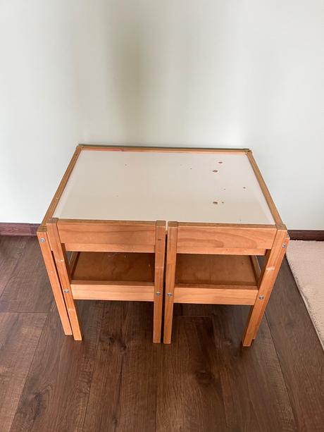 Kvalitný detsky drevený stôl a stoličky, 