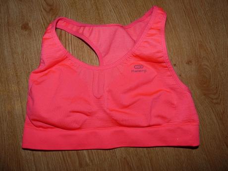 Krikľavo ružová podprsenka, 158