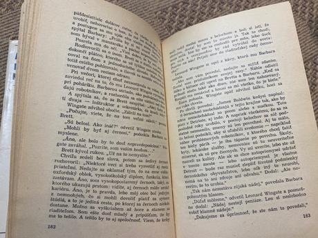 Stará retro kniha arthur hailey kolesá 1974,