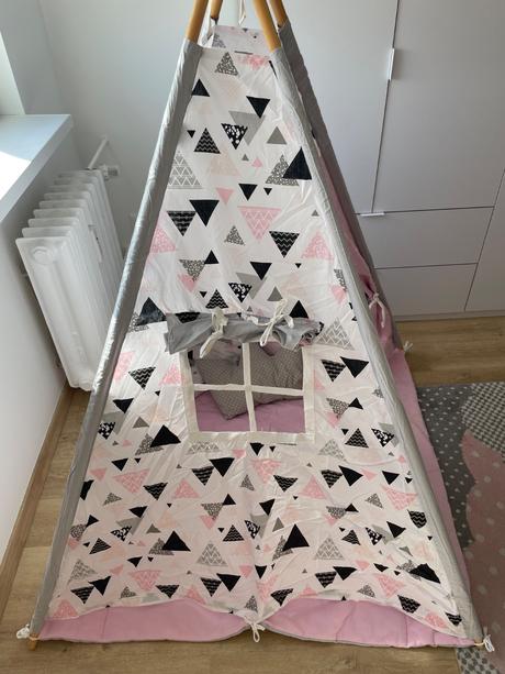 Teepee stan s okienkom, 