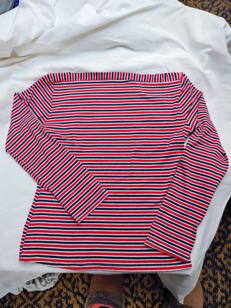 Pásikavé tričko, 152