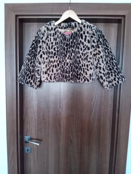 Kozusinova pelerina betsey johnson vel.s, s