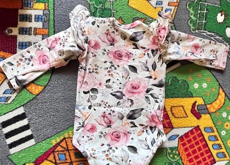 Prenadherne body top stav s volanikmi, 68