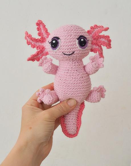 Háčkovaný axolotl 19 cm,