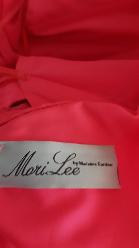 Spolocenske saty, 38