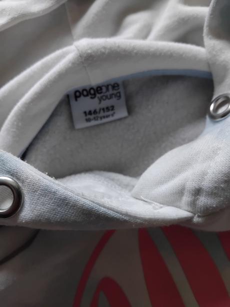 Mikina s kapucnou, 146