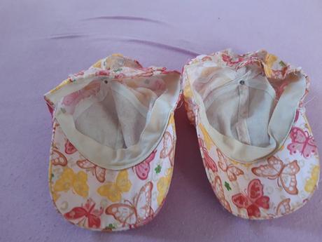 Dievčenské šiltovky, 128