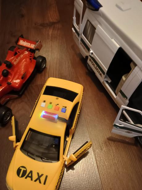 Autá policajné,taxík,formula, 