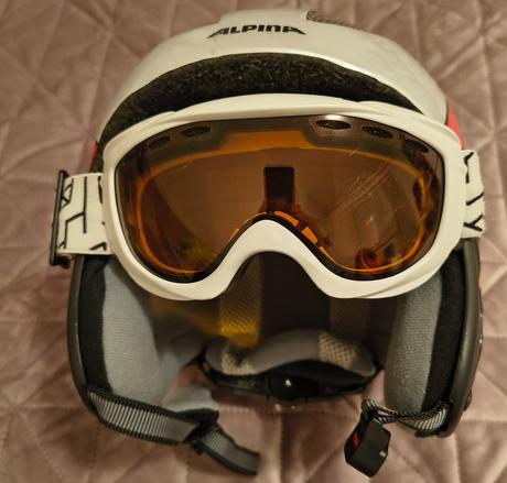 Lyžiarska prilba s okuliarmi, s