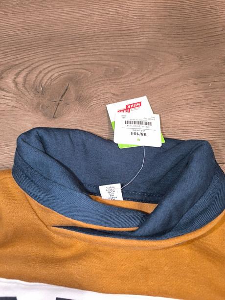 Nová mikina so stojačikom, 104