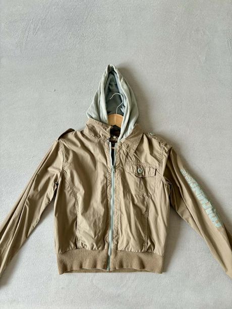 Béžová bunda s kapucňou, s