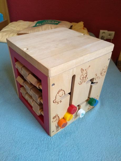 Drevená interaktívna kocka, 