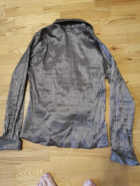 Slávnostná košeľa, 40