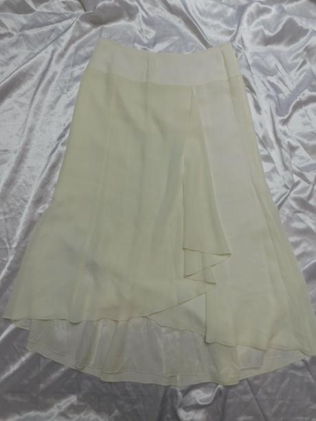 Pekna sukna na slavnost, 40