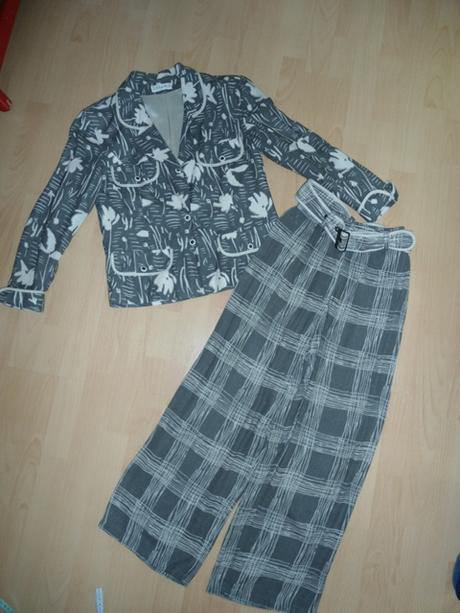 Nohavicovy kostym, s