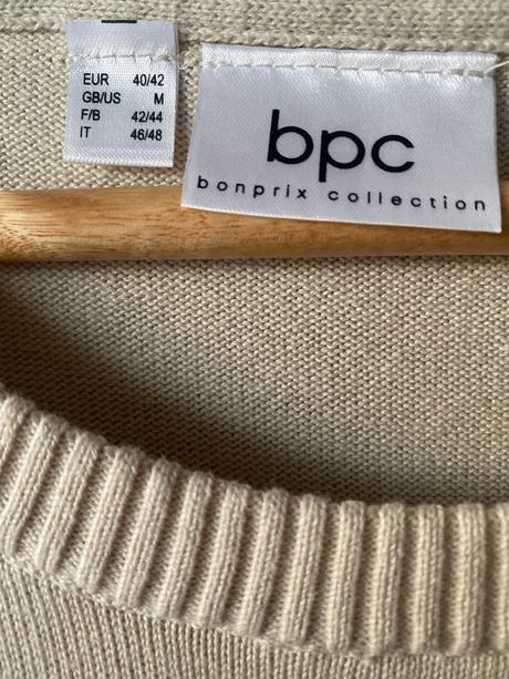 Pletené šaty s 2 vreckami, bonprix,42