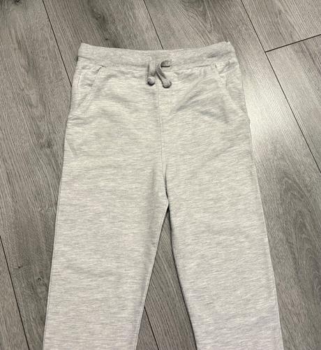 Tepláky veľ. 134, sinsay,134