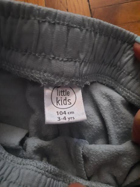 Dievčenské tepláky, 104