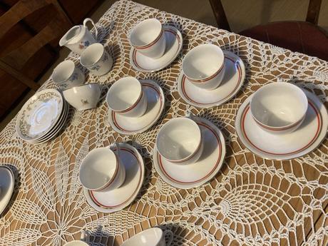 Porcelánové šálky podšálky rozne na dopoužívanie, 