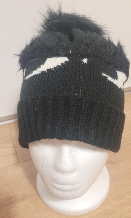 Čiapka s brmbolcom, sinsay