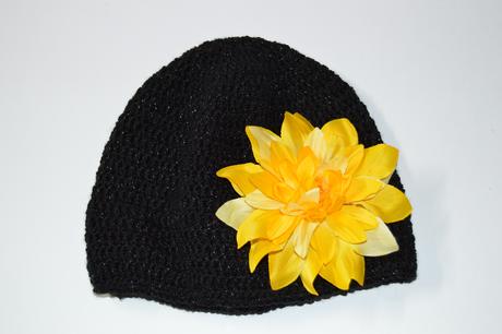 Háčkovaná čiapočka s kvetom, 92