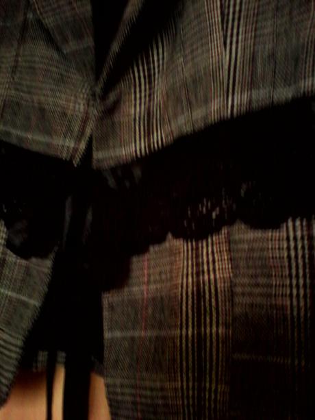 Sako s čipkou a mašličkou, 152