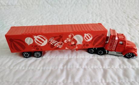 Vianočný kamión coca-cola so santa clausom,