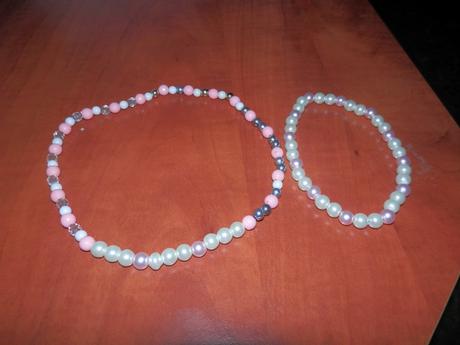 Náhrdelník a náramok,