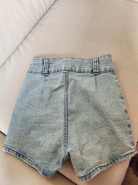 Dámske kraťase č. 34, bershka,34