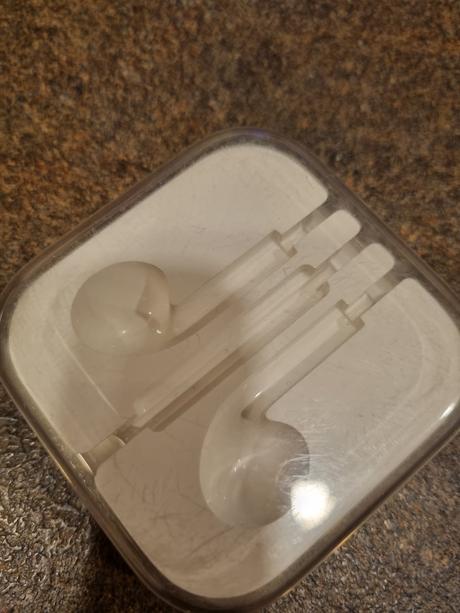 Krabička na slúchadlá  apple, apple